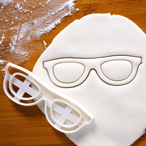 Sleek Spectacles Cookie Cutter - Bakerlogy Perfect Baking Tip