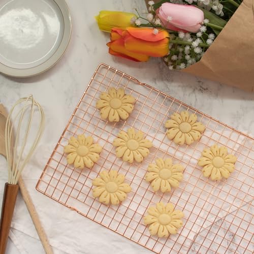 Daisy Cookie Cutter - 7cm x 6cm